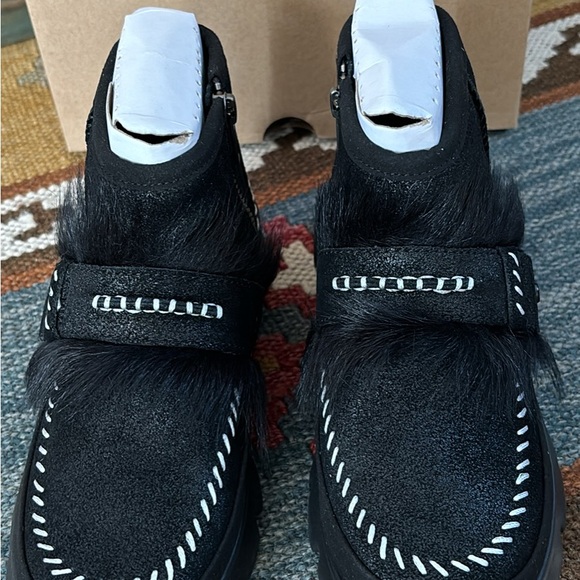 FIRM! UGG Fluff Punk UGG Pure & Lamb Fur Suede Ankle Boots Black sz 5 - Picture 2 of 10